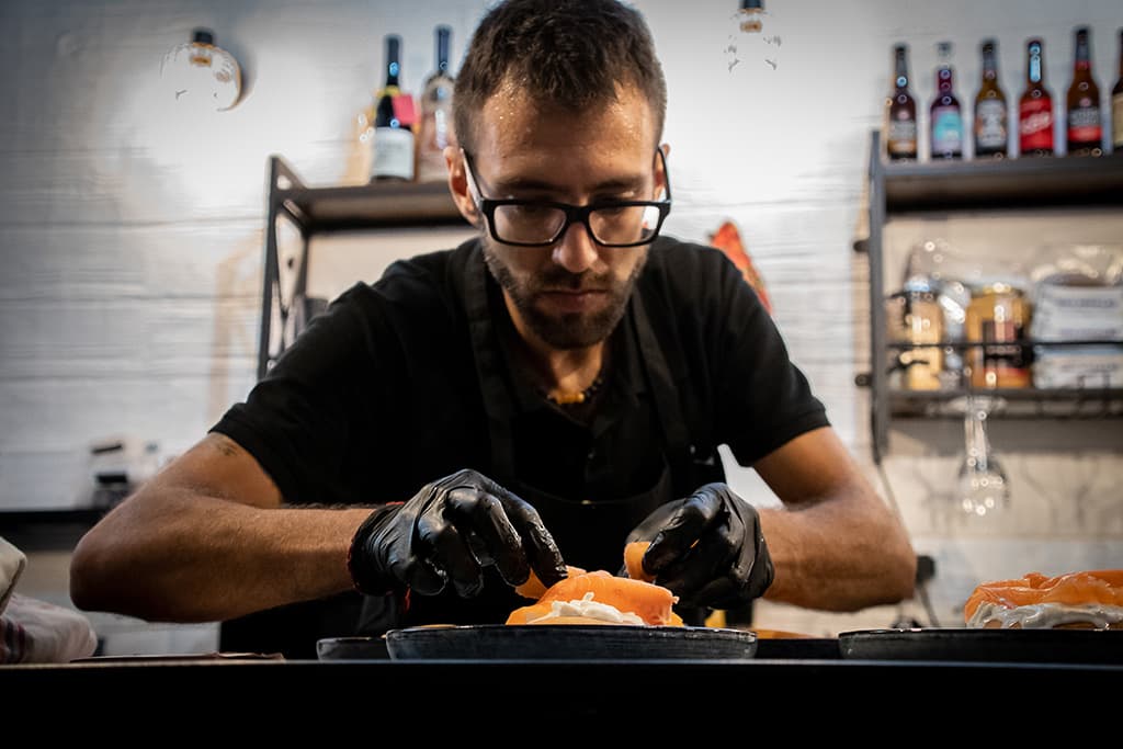 Preparando nuestras tostas